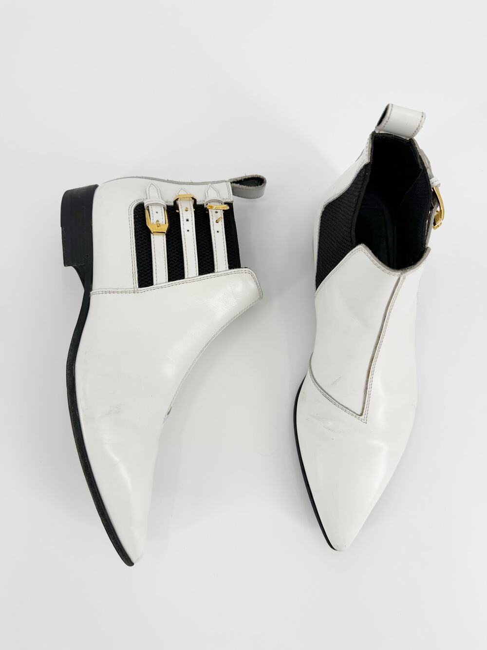 Gucci White Leather Gold Buckle Strap Ankle Booties Boots Size 38 EU 8 Low Heel